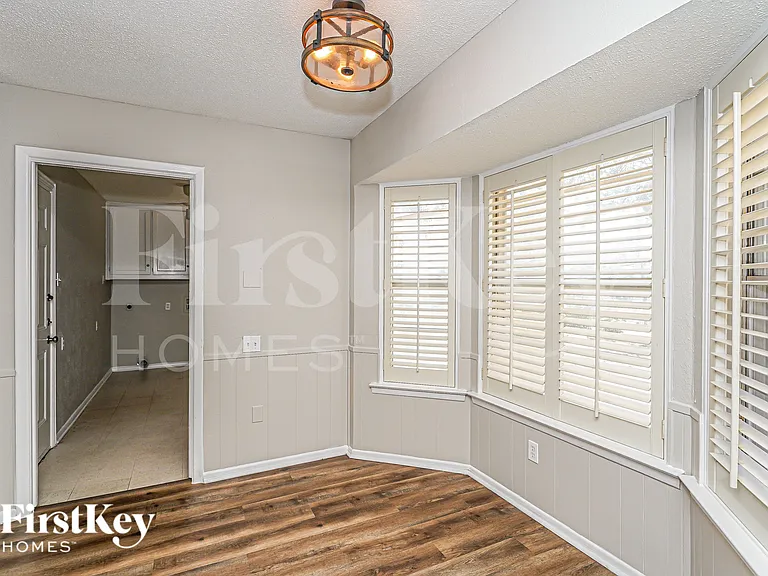 1424 Wreyhill Dr — Photo 6
