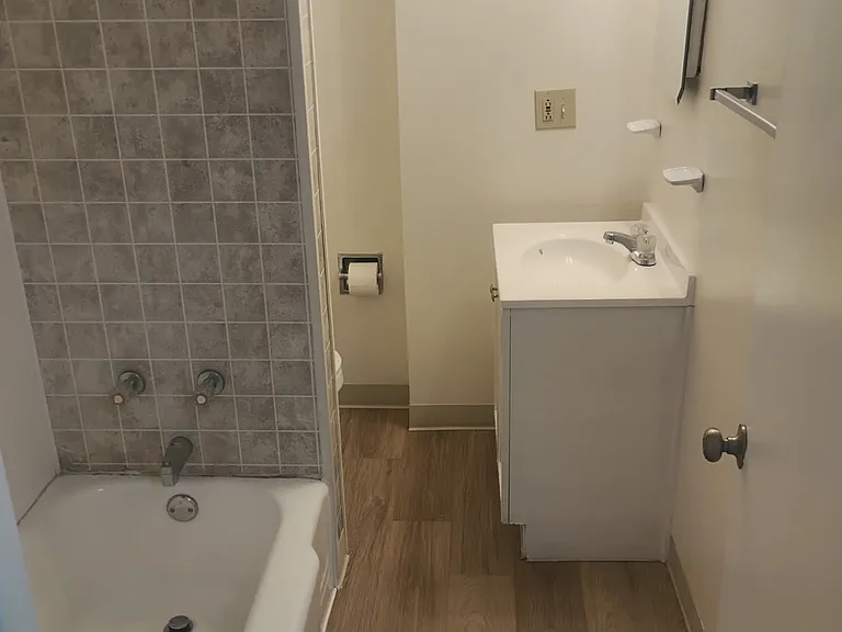 656 Glenwood Ave #2B — Photo 4