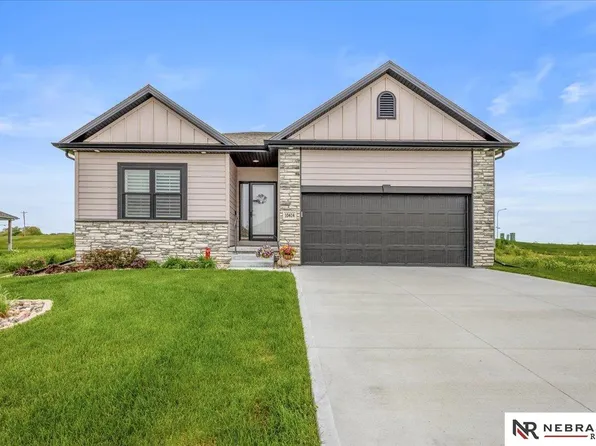 10414 S 209th St, Gretna, NE 68028