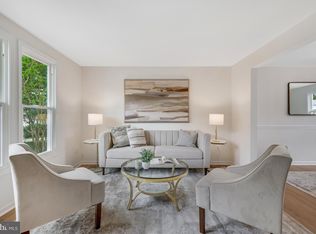 5481 Braddock Ridge Dr, Centreville, VA 20120