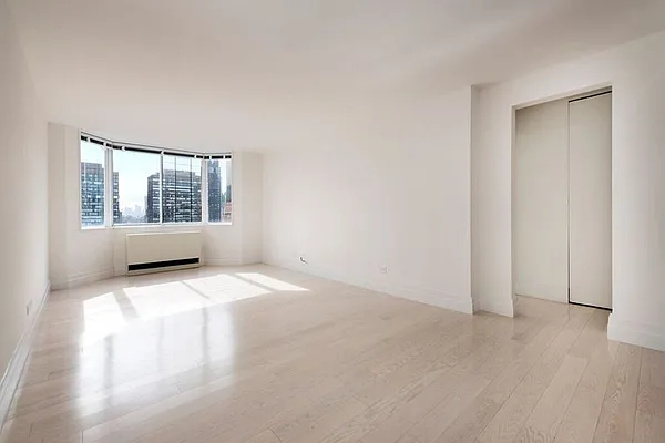 Rented by Bold New York | media 25
