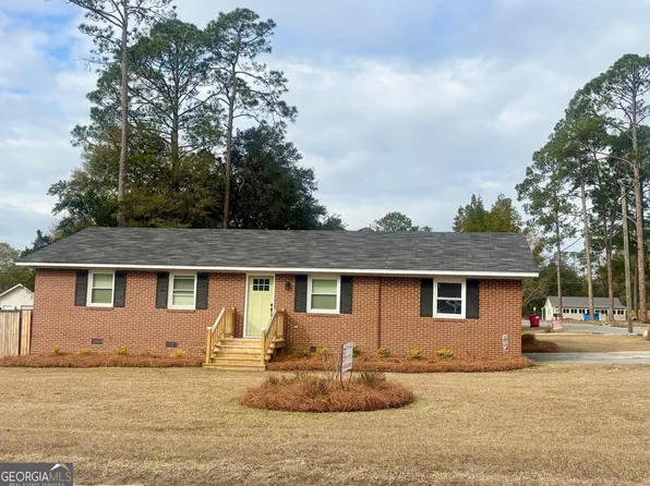 136 3rd Ave, Mc Rae Helena, GA 31055