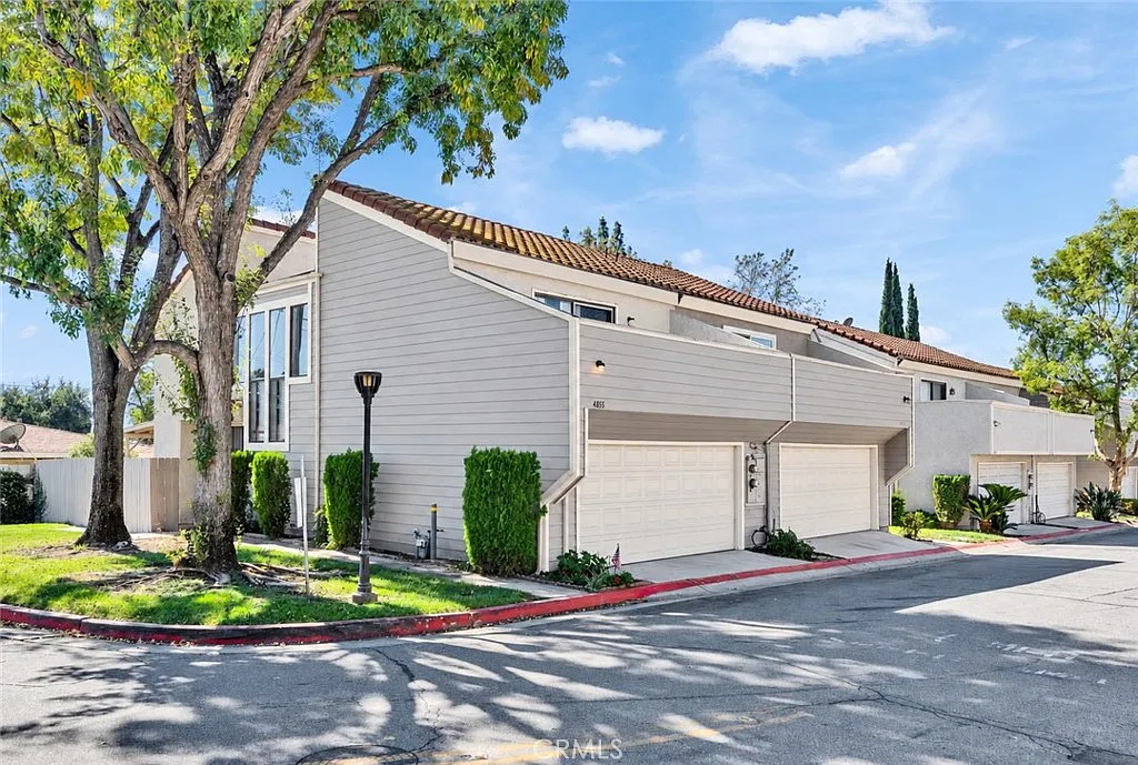 3 bed, 2.5 bath, 1281 sqft, $2,850 — Photo 2