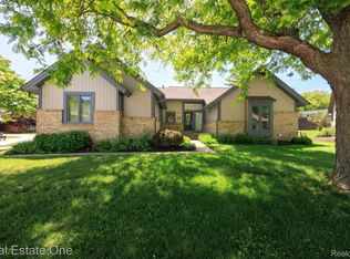 986 River Bend Dr, Rochester Hills, MI 48307