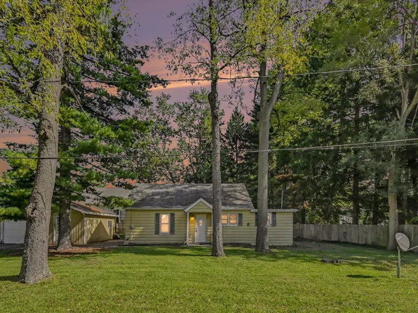 2074 Delhi St NE, Holt, MI 48842