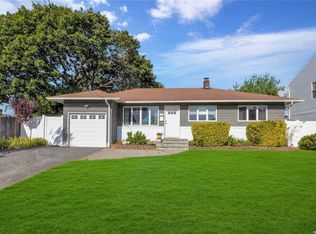 1043 N Clinton Ave, Lindenhurst, NY 11757