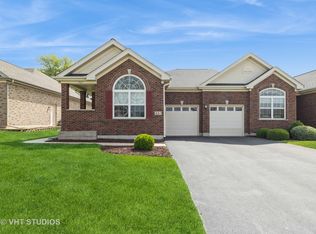 921 Eineke Blvd, Algonquin, IL 60102