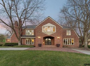 9723 Fieldcrest Dr, Omaha, NE 68114