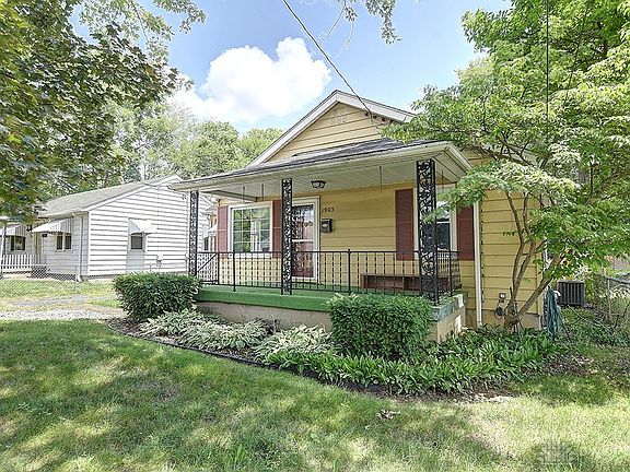 3rd image of 1905 Fernwood St