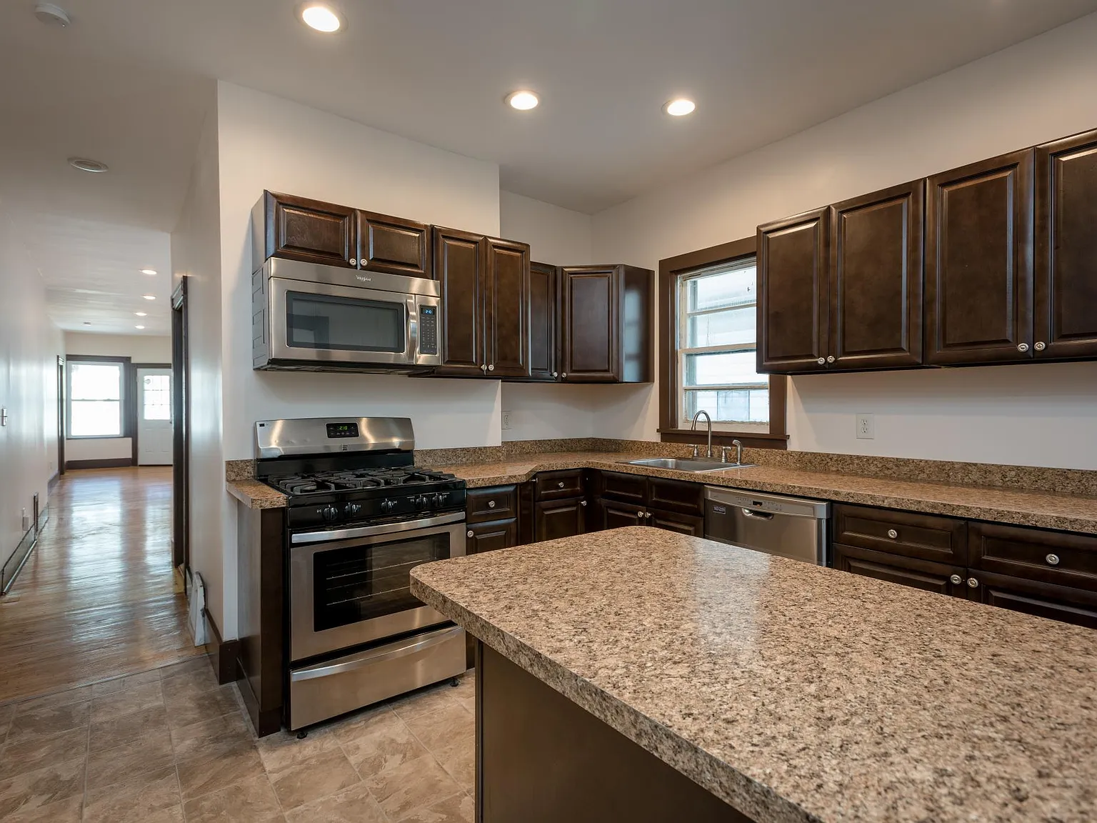 4 bed, 1400 sqft, $2,200 — Photo 4