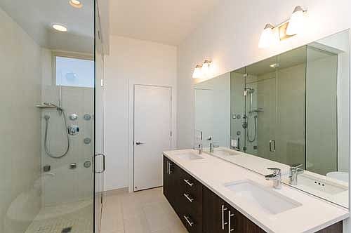 4th image of 514 N Damen Ave #3S