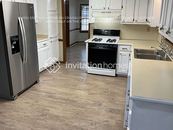 3rd image of 654 Oak Moss Dr