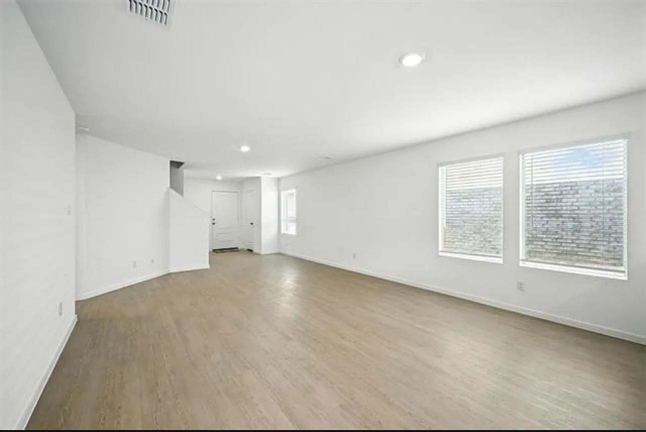 4 bed, 2.5 bath, 1880 sqft, $2,400 — Photo 4