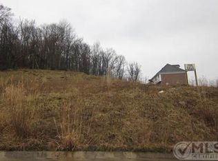 17 Nottingham Dr, Wheeling, WV 26003