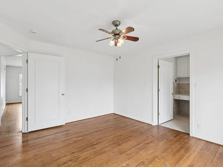 1108 Larchmont Ln — Photo 32