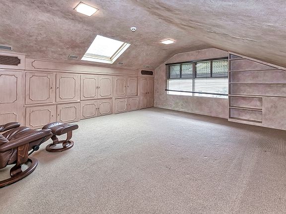 5th image of 141 Saddlewood Dr