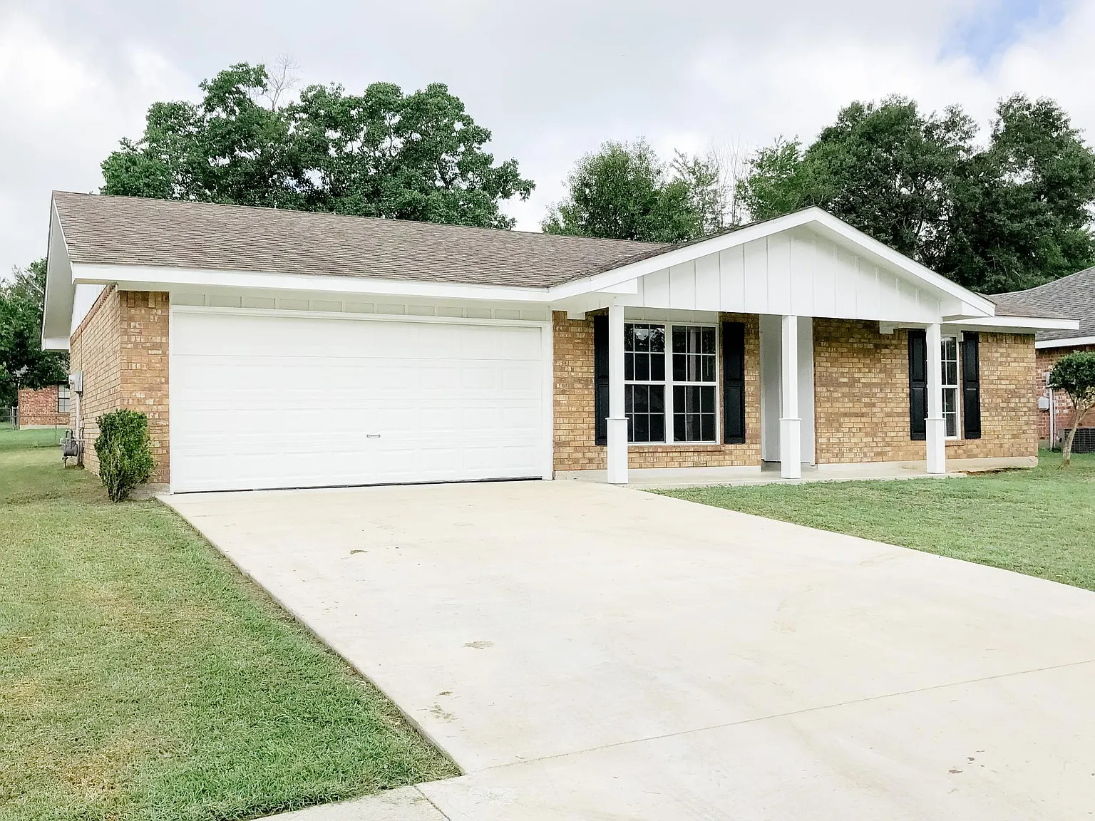 2205 Mustang St — Photo 1