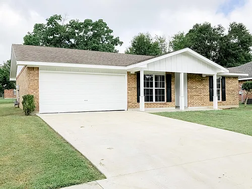 2205 Mustang St Photo 1