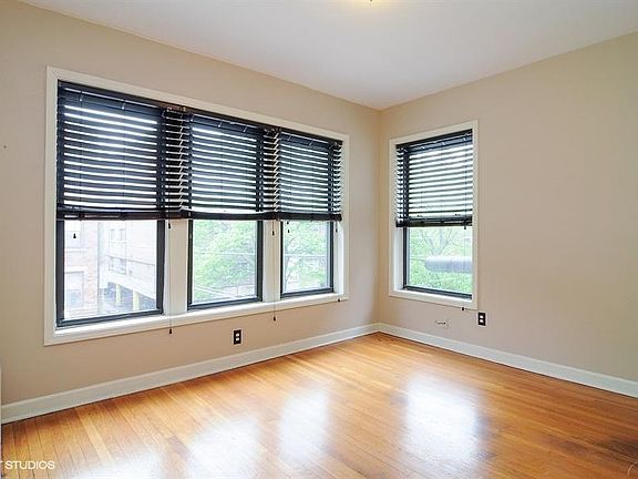 5th image of 1050 W Catalpa Ave #2S