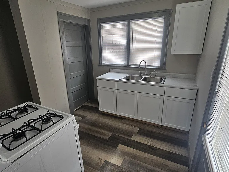 1124 Home Ave — Photo 5