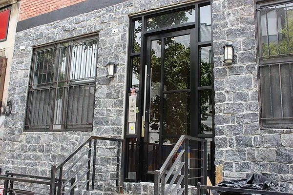 Rented by Premier Metro Realty Corp | media 31