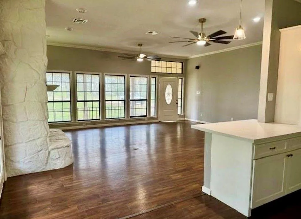 4 bed, 2.0 bath, 2208 sqft, $3,000 — Photo 4