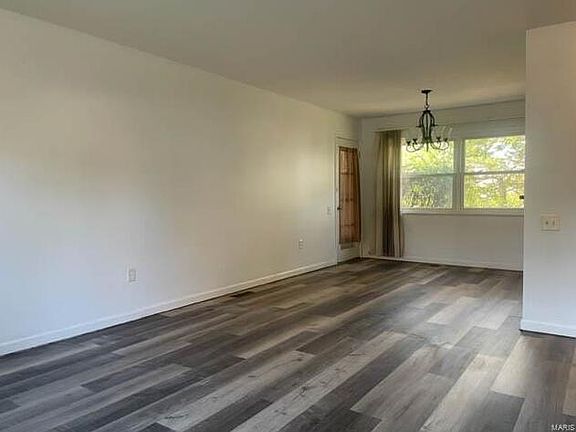 4th image of 2405 Johnstown Dr