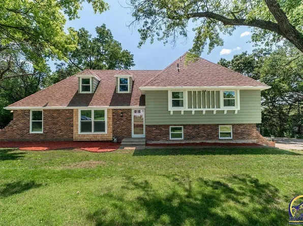 3619 Oakwood Dr, Topeka, KS 66617