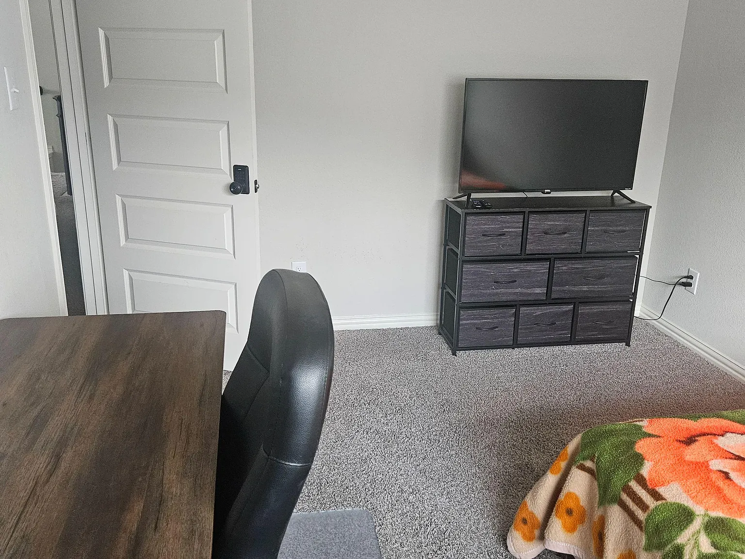 2 bed, 2.0 bath, 2449 sqft, $1,001 — Photo 4