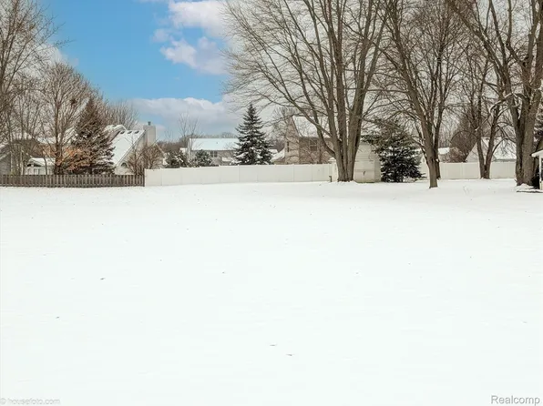 S Genesee Rd, Grand Blanc, MI 48439