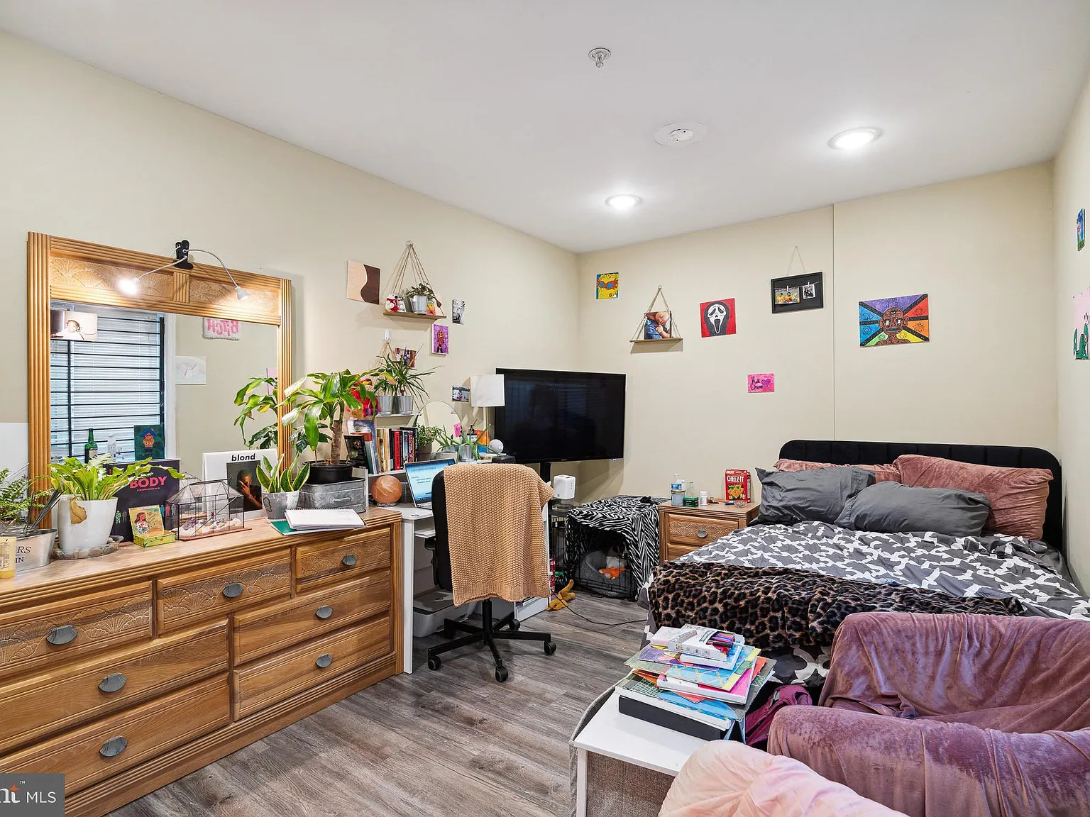 3 bed, 3915 sqft, $1,650 — Photo 1