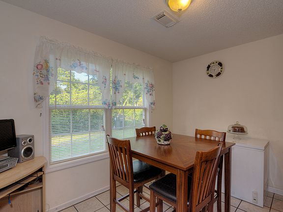 4th image of 847 Clinton Dr
