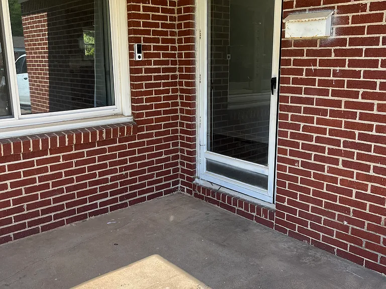 315 Anita Dr — Photo 2