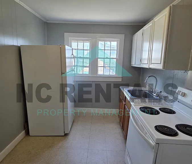 1415 Underwood Ave — Photo 13