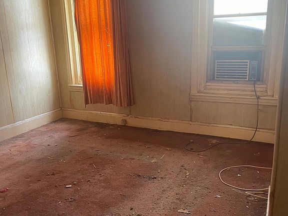 4th image of 5031 Worth St