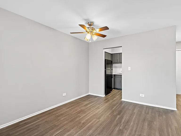 Unit 563-409 Living Room | Apartment Homes For Rent in Bartlett, IL | Bartlett Lakes