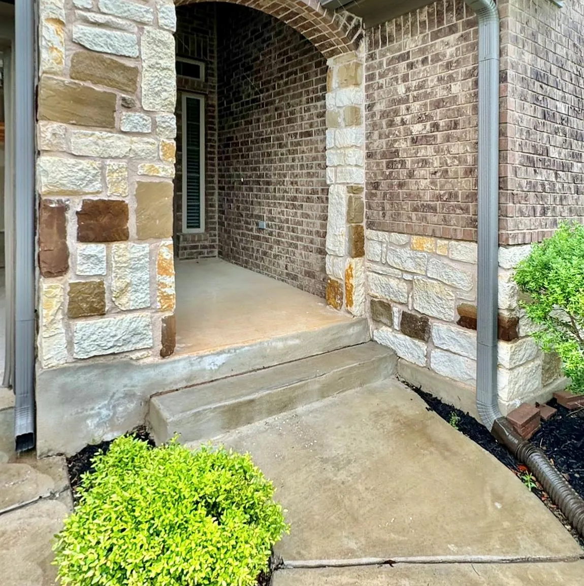 3 bed, 2.0 bath, 1878 sqft, $2,295 — Photo 4