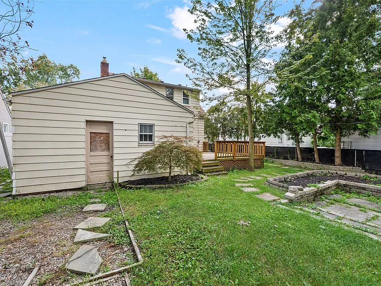 1674 Eaton Rd — Photo 5