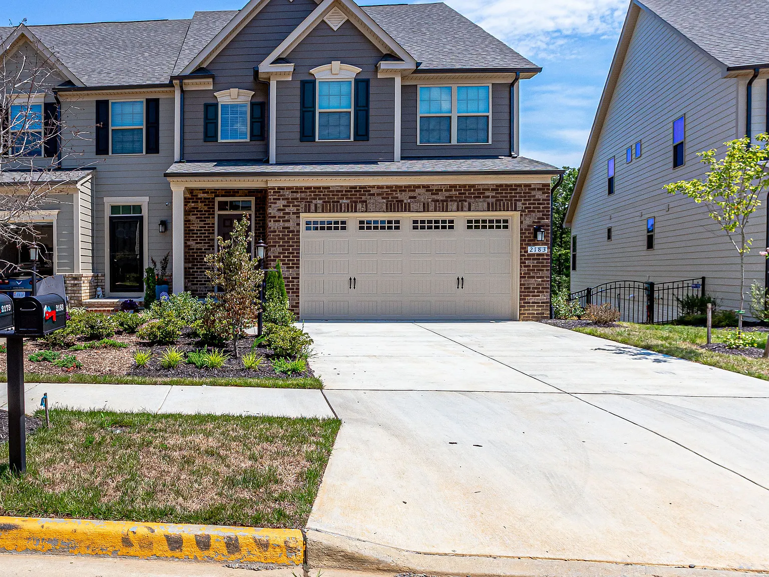4 bed, 3760 sqft, $3,750 — Photo 3