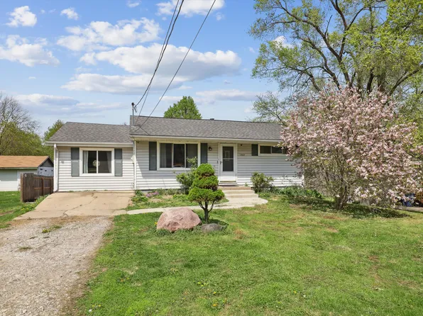 1502 E Glenwood Dr, Des Moines, IA 50320