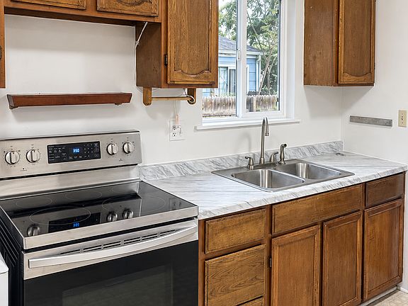 2nd image of 355 28th St
