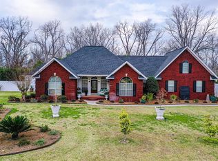3952 Golfview Dr, Blackshear, GA 31516