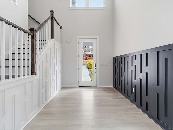 3rd image of 128 Rockmont Rd