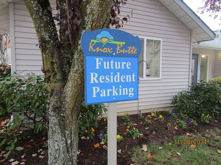 Knox Butte Apartments — Photo 14