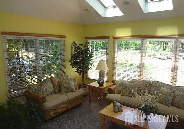 246 Fresh Ponds Rd — Photo 10