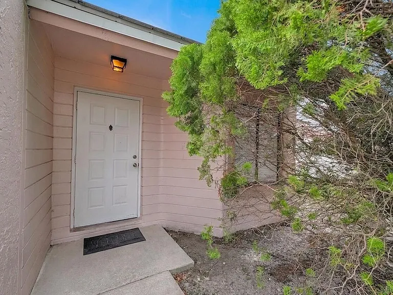 5864 Strawberry Lakes Cir — Photo 2