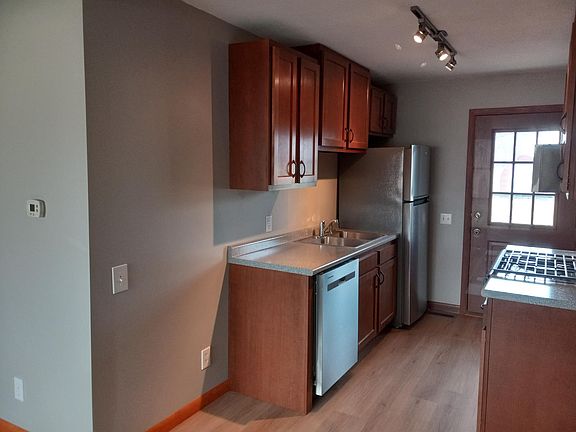 5th image of 1011 N Fair St