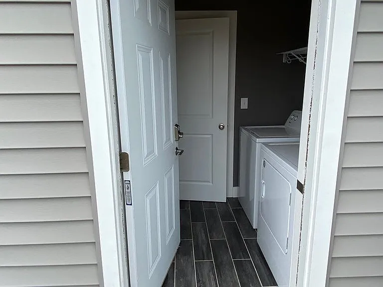 226 E Lorena Ave — Photo 17