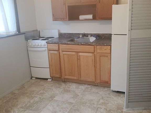 5th image of 39 Lourae Dr