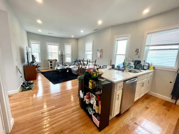 126 Cross St, Somerville, MA